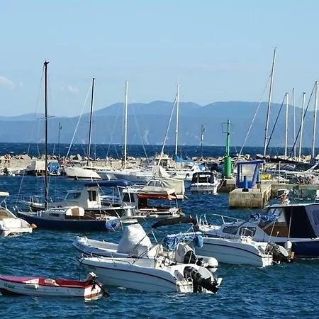 Matacin With Sea View Апартаменти *