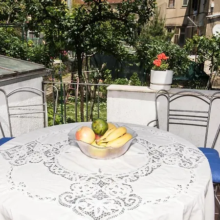 Matacin With Sea View Апартаменти