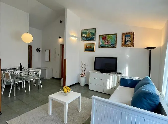 Matacin With Sea View Apartmán *