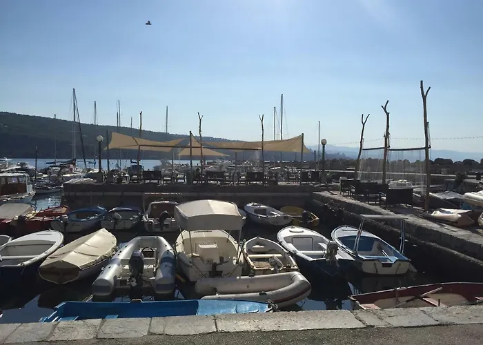 Matacin With Sea View Апартаменты Опатия